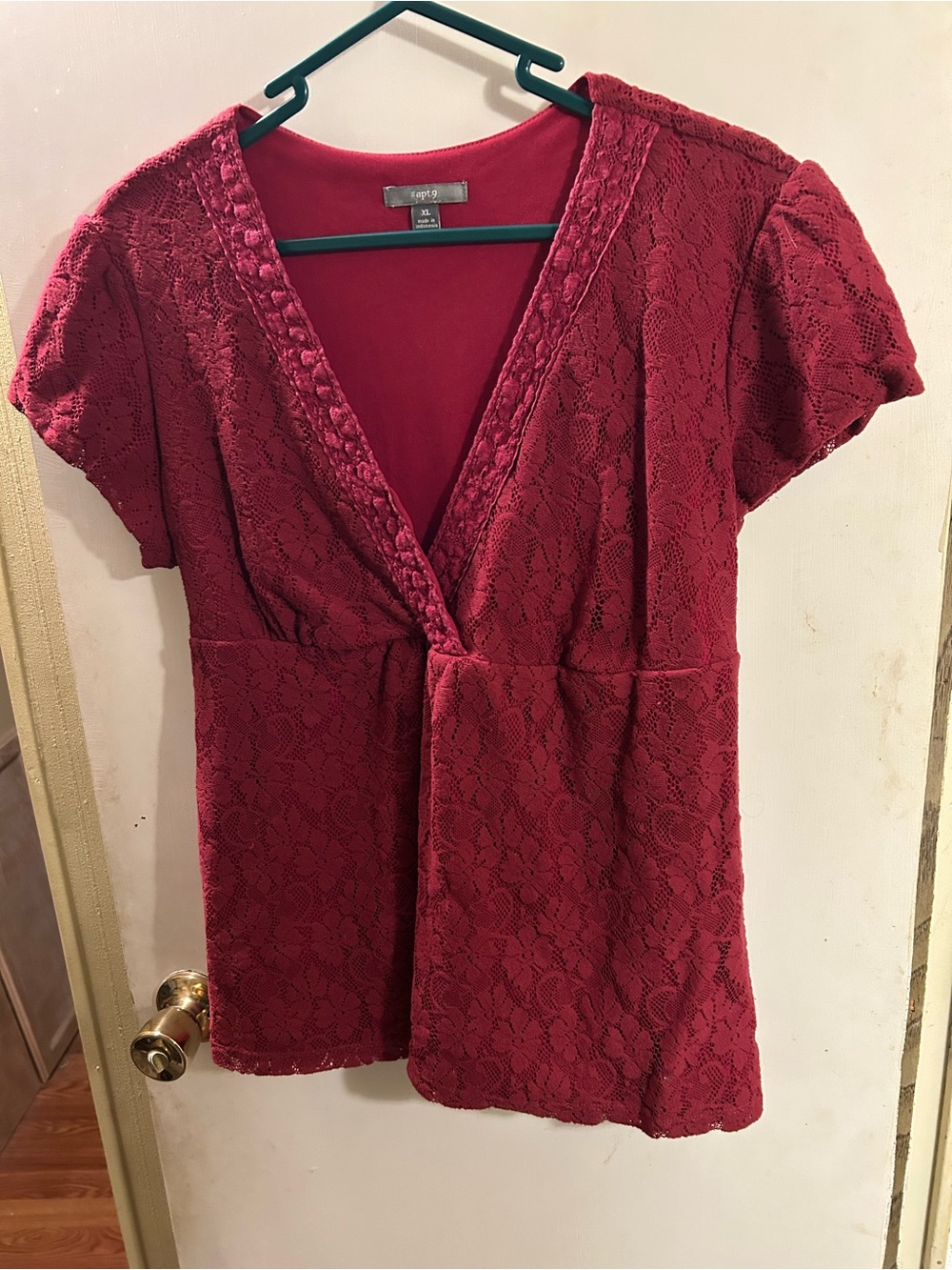Apt. 9 Red Lace V-Neck Short Sleeve Blouse